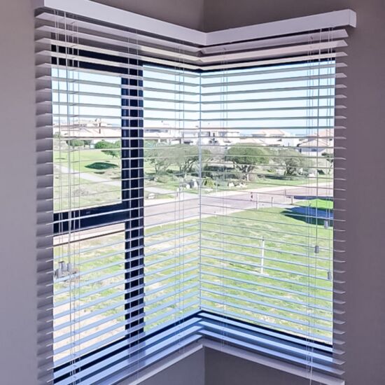 Горизонтальные жалюзи для беседок